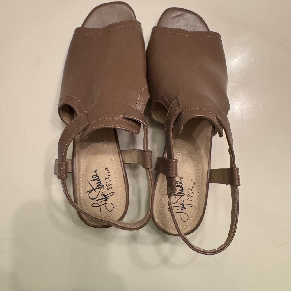 Life Stride Women's Tan Sandals